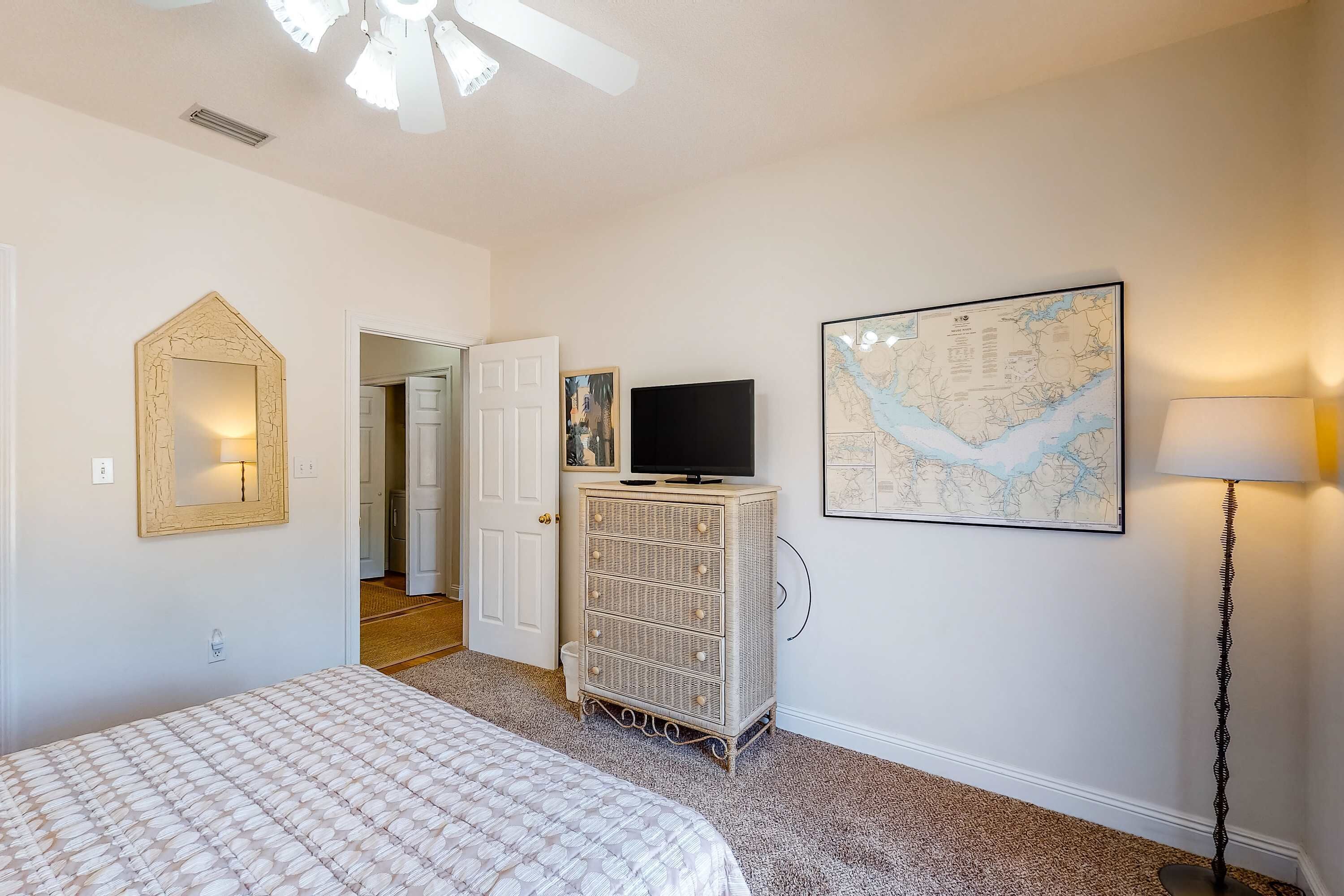6 slaapkamers, een strijkplank/strijkijzer, wifi, beddengoed