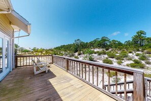 Terrace/patio - Bright duplex with two full kitchens, large decks, and private washer/dryers (Dauphin Island)