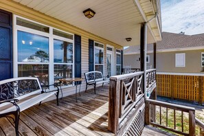 Terrace/patio - Friendly Duplex w/ Full Kitchen, Central AC, Washer/Dryer, & High-Speed WiFi! (Dauphin Island)