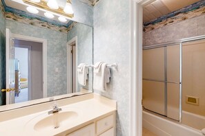 Douche, serviettes fournies