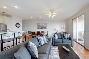TV - Newly renovated waterfront condo with pool, WiFi, W/D, & central AC (Dauphin Island)
