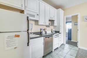 Fridge, microwave, oven, stovetop - Gulf-front condo w/ lock-out feature, shared pools & amazing views (Dauphin Island)