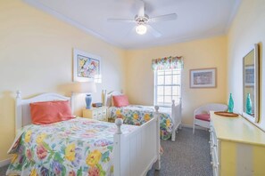 4 bedrooms, internet, bed sheets - Gulf-front condo w/ lock-out feature, shared pools & amazing views (Dauphin Island)
