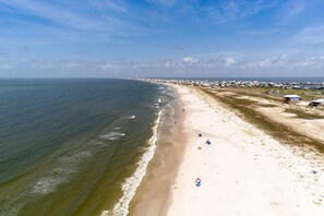 On the beach - Ground-floor condo with beachfront access, pool, patio, & 2 full kitchens (Dauphin Island)