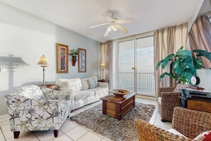 TV, DVD player, offices - Beachfront condo with stunning views, shared hot tub, fitness room, & indoor pool (Gulf Shores)