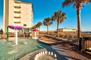 Pool - Gorgeous beachfront condo, shared pool and beach access (Gulf Shores)