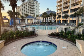 Pool - Spacious beachfront condo with full kitchen, shared pool and beach access (Gulf Shores)