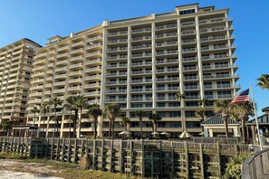 Exterior - Spacious beachfront condo with full kitchen, shared pool and beach access (Gulf Shores)