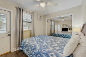 1 bedroom, iron/ironing board, WiFi, bed sheets - Coastal condo with Shared pool, Shared BBQ grill and beach access (Gulf Shores)