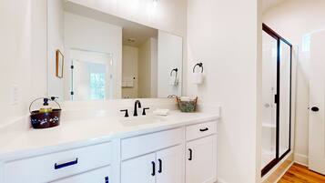 Douche, serviettes fournies