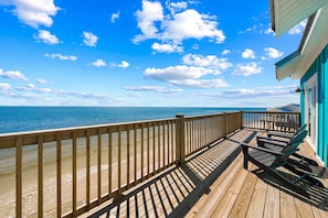Property grounds - Gulf-front home with double balcony, W&D, internet & amazing views - dog-friendly (Dauphin Island)