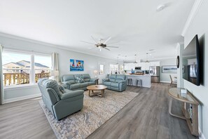 TV - Gulf-front home with double balcony, W&D, internet & amazing views - dog-friendly (Dauphin Island)