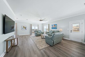 TV - Gulf-front home with double balcony, W&D, internet & amazing views - dog-friendly (Dauphin Island)