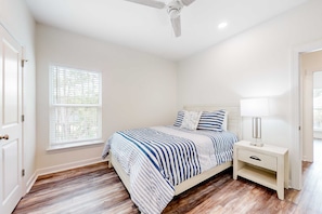 3 bedrooms, internet, bed sheets