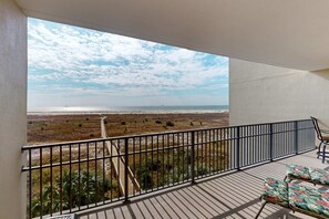 Property grounds - Sunlit beach condo with pool, hot tub, & amazing view - steps to the sand (Dauphin Island)