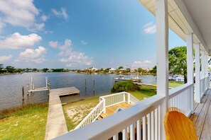 Terrace/patio - Inviting waterfront home with balcony, full kitchen, central AC, & W/D (Dauphin Island)