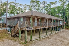 Exterior - Vibrant townhome with deck, patio, balcony, washer/dryer, & WiFi - golf nearby (Dauphin Island)