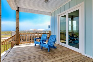 Terrace/patio - Idyllic, dog-friendly Bay Front Island home with pool, Gulf view & large decks (Dauphin Island)