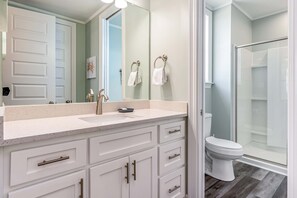 Shower, towels - Idyllic, dog-friendly Bay Front Island home with pool, Gulf view & large decks (Dauphin Island)