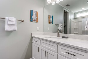 Shower, towels - Idyllic, dog-friendly Bay Front Island home with pool, Gulf view & large decks (Dauphin Island)