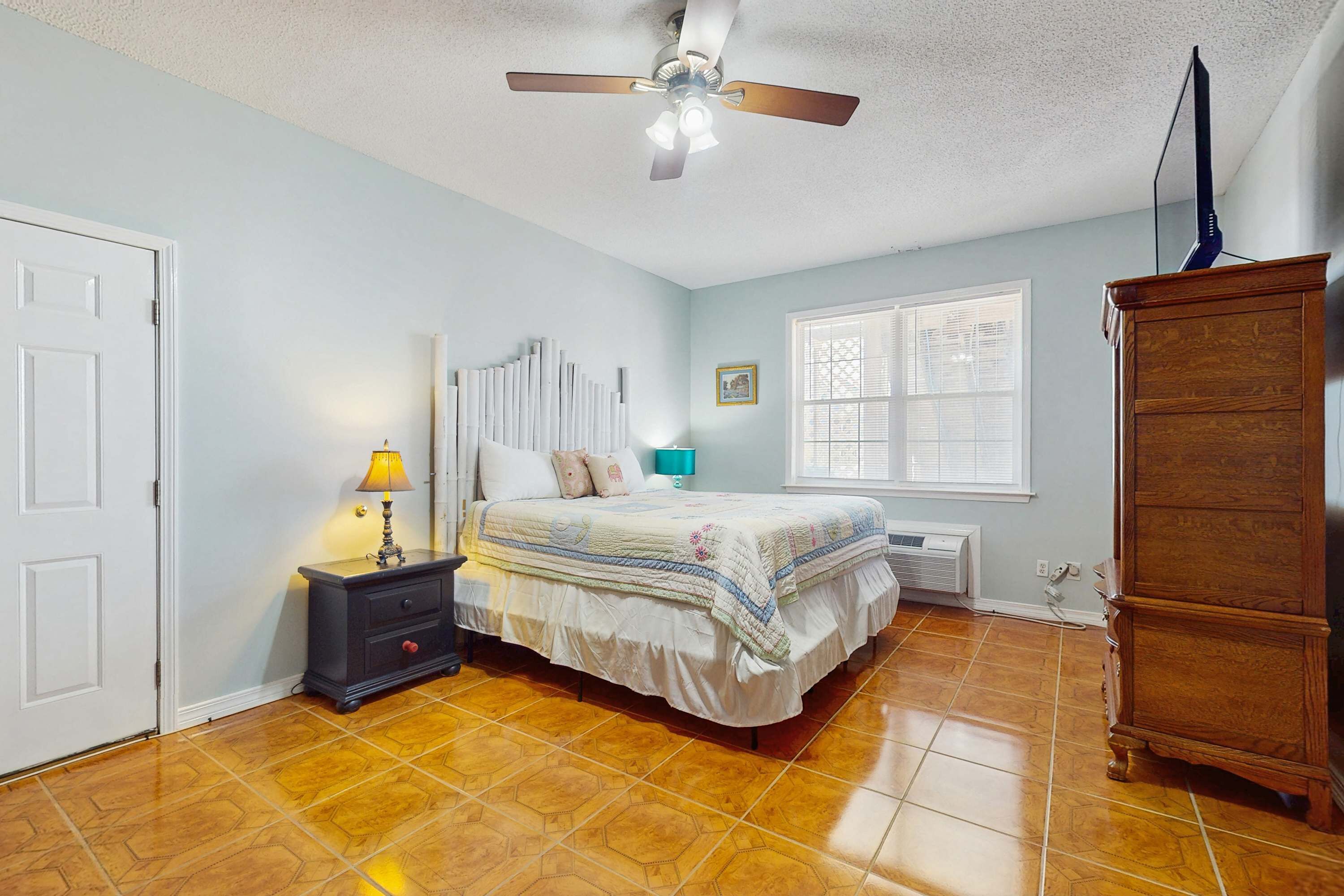 4 bedrooms, WiFi, bed sheets
