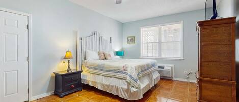 4 bedrooms, WiFi, bed sheets