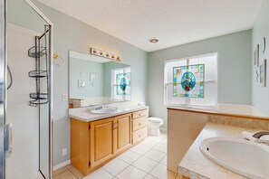 Shower, towels - Dog-Friendly Oceanside Home with Free WiFi, Central AC, Private W&D, Balcony (Dauphin Island)