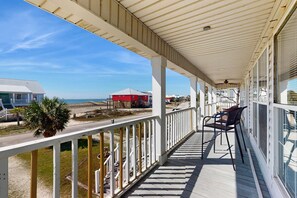 Property grounds - Dog-Friendly Oceanside Home with Free WiFi, Central AC, Private W&D, Balcony (Dauphin Island)