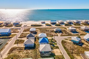 Beach - Gulf-View Home - Bay Views, Free Internet, Central AC, Washer & Dryer (Dauphin Island)