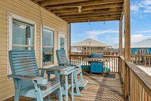 Outdoor dining - 10 Steps to the Gulf Beachfront, Dog-Friendly Home with 2 Decks, AC, WiFi & W&D (Dauphin Island)