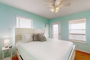 4 bedrooms, Internet, bed sheets - 10 Steps to the Gulf Beachfront, Dog-Friendly Home with 2 Decks, AC, WiFi & W&D (Dauphin Island)