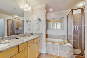 Shower, towels - Bright & beachy waterfront condo with pools, tennis, gym, spacious balcony & W/D (Dauphin Island)