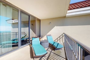 Property grounds - Bright & beachy waterfront condo with pools, tennis, gym, spacious balcony & W/D (Dauphin Island)
