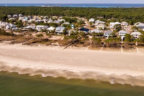 På stranden