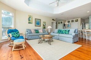 TV, fireplace, DVD player - Tan Lanes! Cozy, affordable and direct access to the beach. (Dauphin Island)