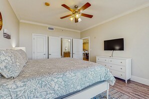 2 bedrooms, iron/ironing board, Internet, bed sheets - Lovely Gulf front condo w/shared sauna, hot tub, indoor pool, & stunning views (Dauphin Island)