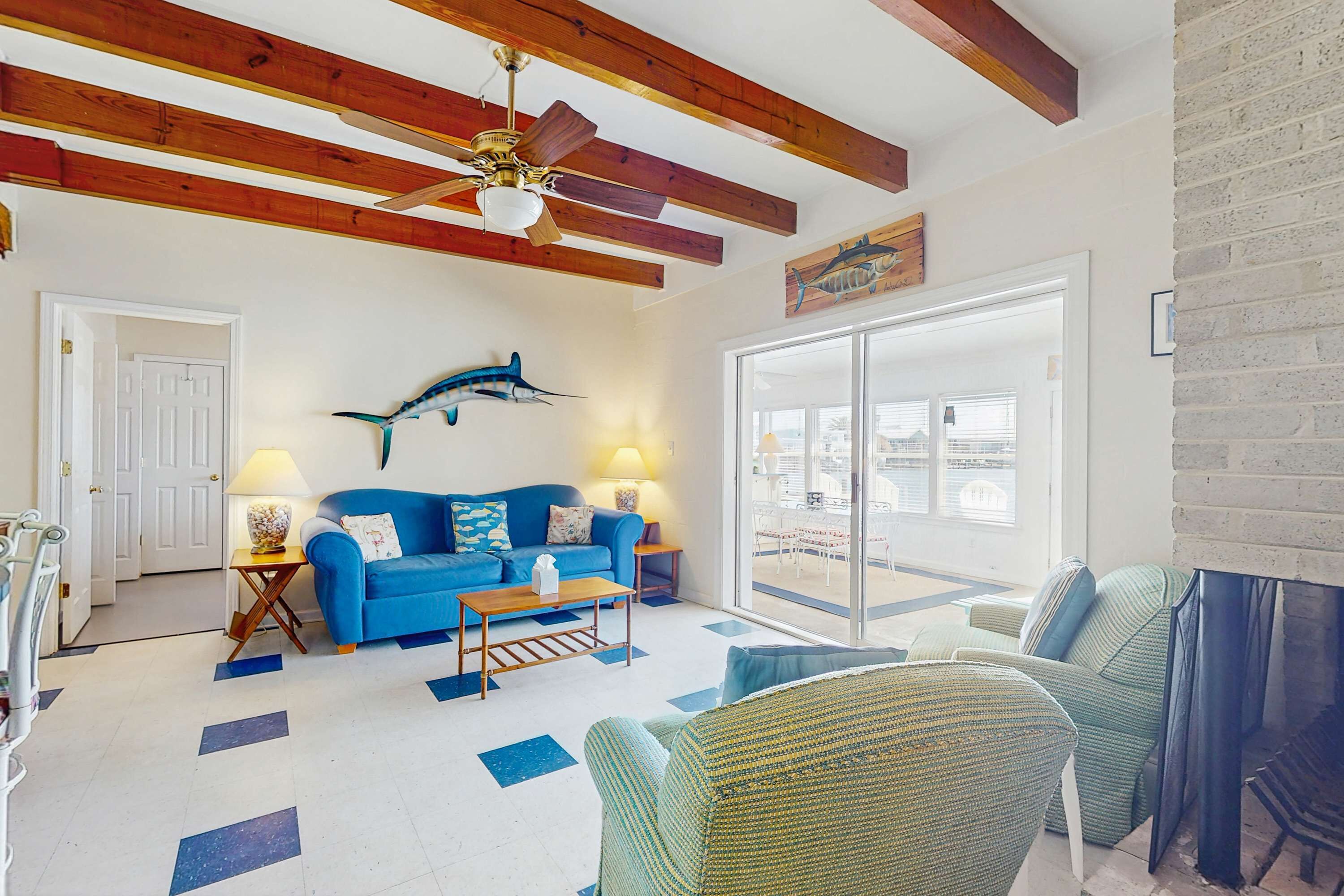 Televisión y oficina 