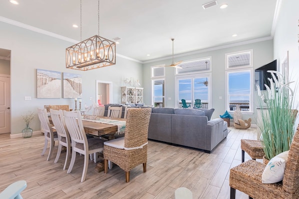 TV, offices - Spacious Gulf front home w/ spectacular sunrise & sunset views (Dauphin Island)