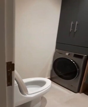 Luxury Studio Suite | Bathroom | Combined shower/bathtub, free toiletries, hair dryer, towels - Hotelito Boutique  (Huixquilucan)