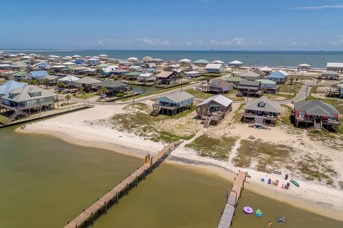 Welcoming home with WiFi, gulf views & spacious deck - steps to the beach