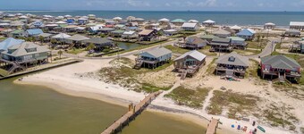 Welcoming home with WiFi, gulf views & spacious deck - steps to the beach