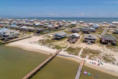 Welcoming home with WiFi, gulf views & spacious deck - steps to the beach