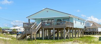 Welcoming home with WiFi, gulf views & spacious deck - steps to the beach