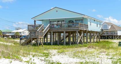 Welcoming home with WiFi, gulf views & spacious deck - steps to the beach