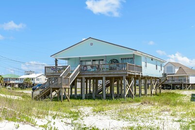 Welcoming home with WiFi, gulf views & spacious deck - steps to the beach