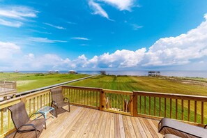 Property grounds - Bayfront home with beach access & breathtaking water views - dog-friendly (Dauphin Island)