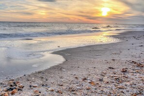 On the beach - Spectacular Gulf-front home with covered porch & views - on the beach (Dauphin Island)