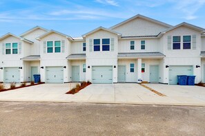 Exterior - Dog friendly home near the Wharf with internet and free parking (Orange Beach)