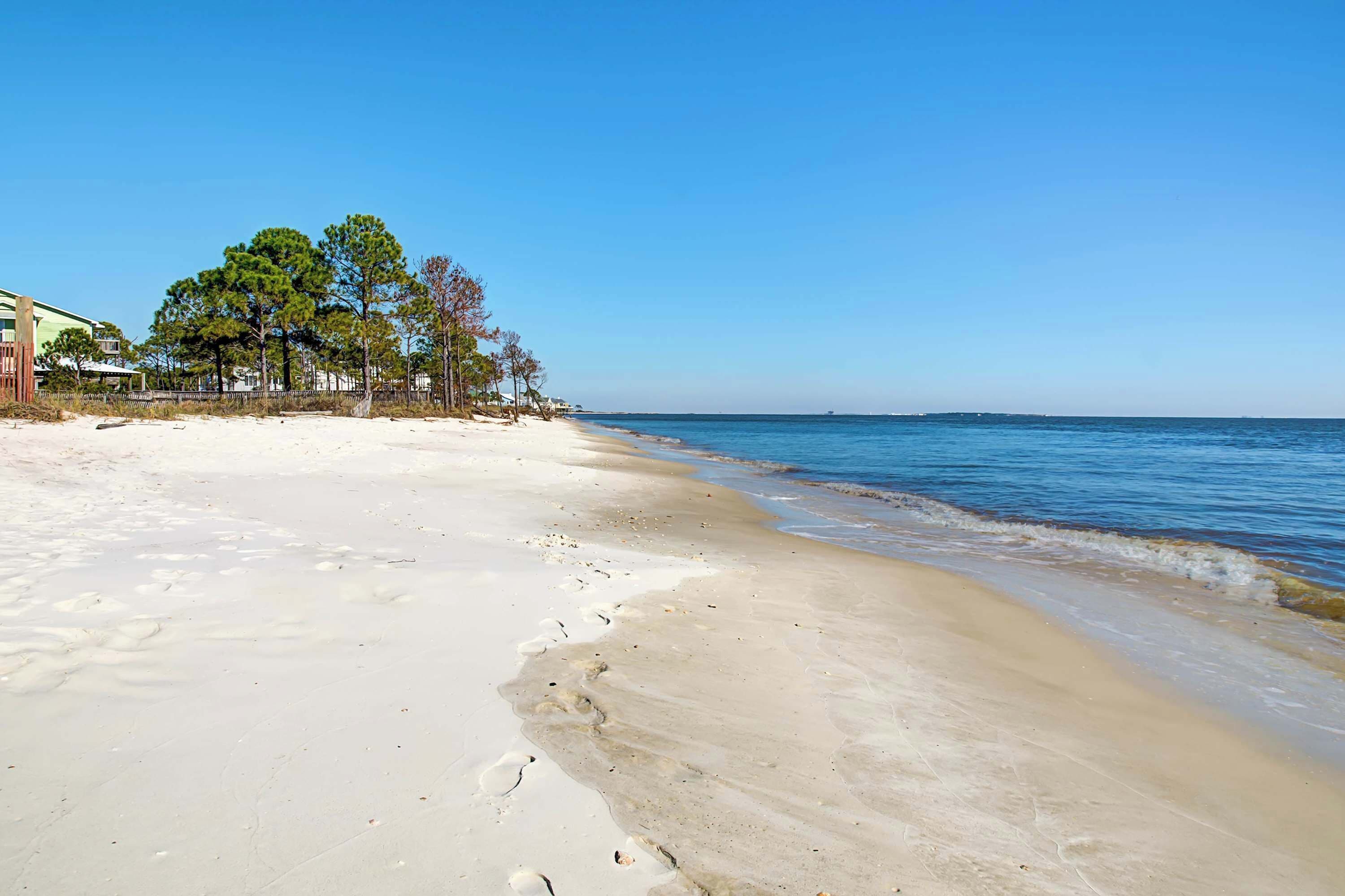 På stranden