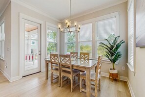 Dining - Coastal home with shared, zero entry pool, putting green, and WIFI (Orange Beach)